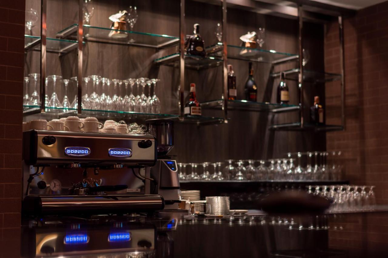 The Empress Premier Chiang Mai - Sha Extra Plus Exteriér fotografie A coffee machine in a coffee shop